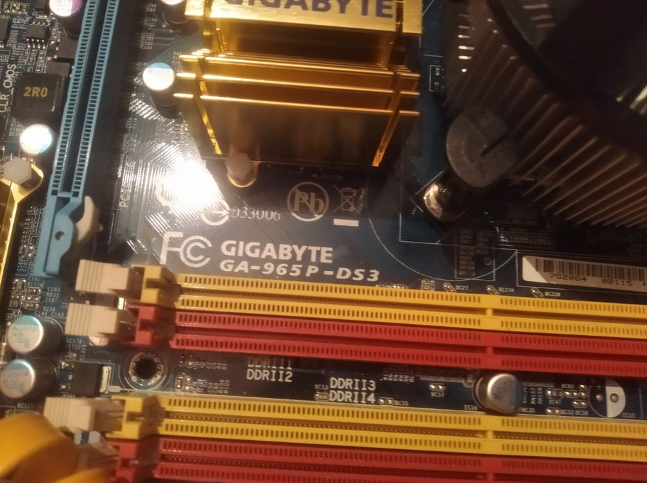 Материнская плата GIGABYTE