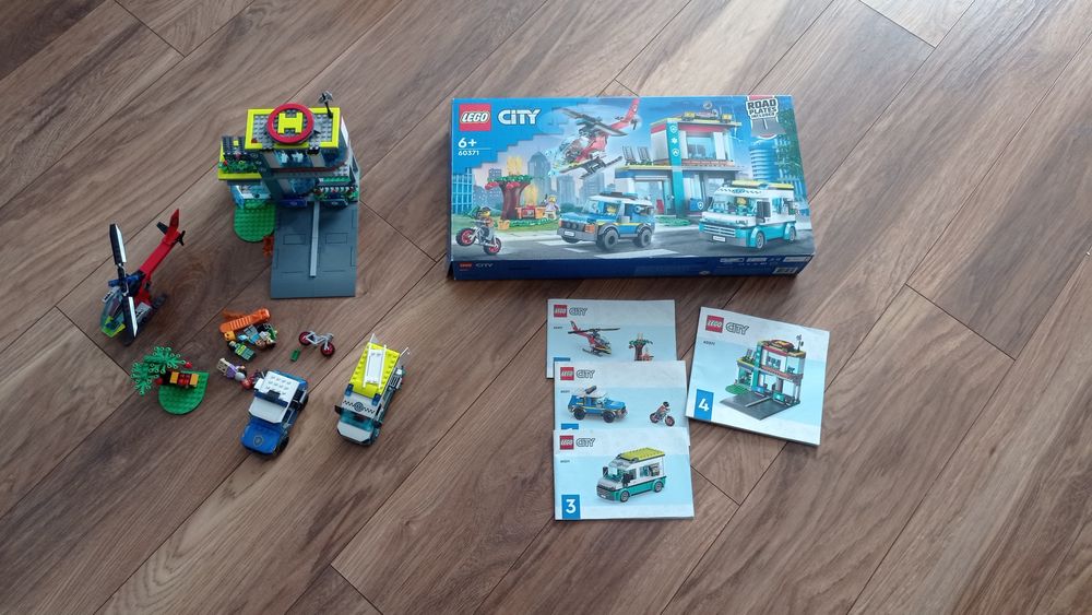 Lego city 60371 parking dla pojazdów uprzywilejowanych. Kompletne