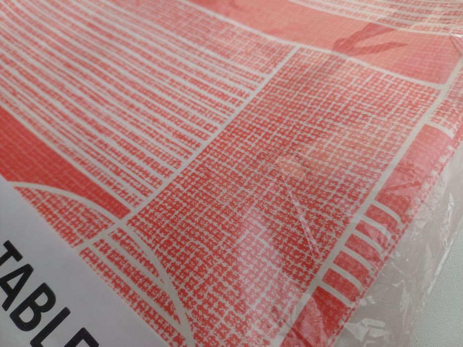 Toalha de mesa anti-nódoas, vermelho/branco, motivos geométricos NOVA!