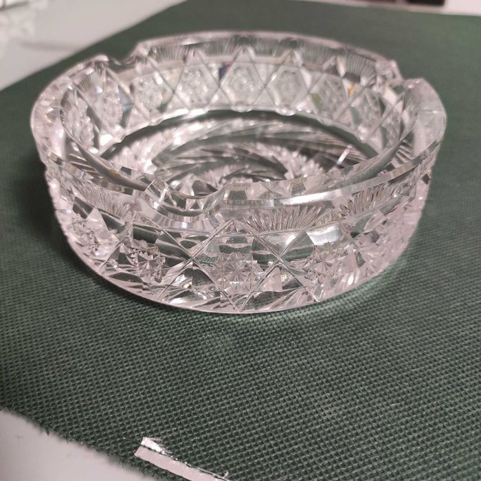 Do sprzedania unikatowe ,duże kryształy, popielnice, miski.