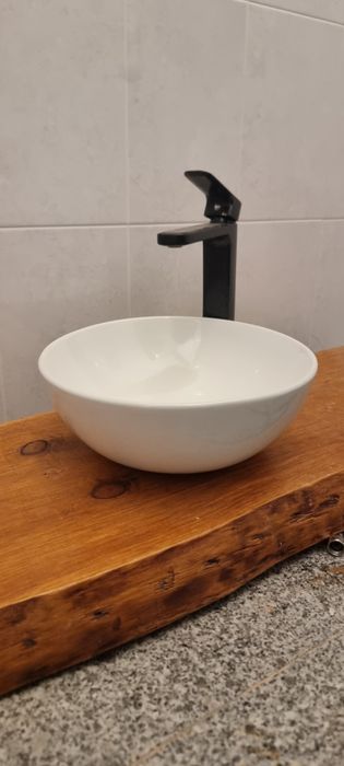 Tampo em Madeira Maciça Tratada +  Torneira Alta Preta