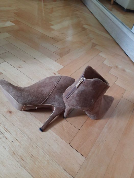Botki zamszowe na szpilkach