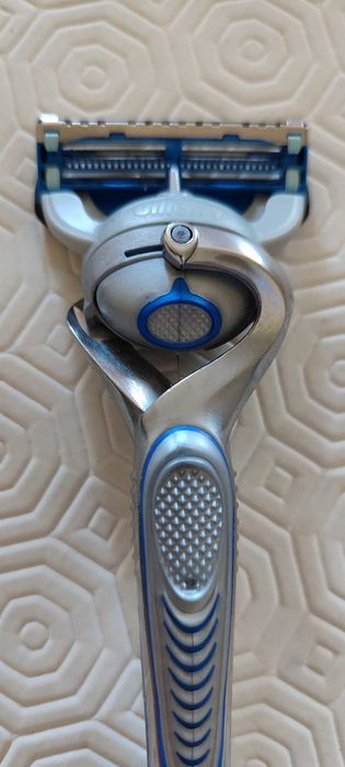 Gillette SkinGuard (compatível com várias lâminas)