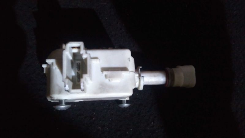 Fecho Da Tampa Do Combustivel Volkswagen Passat Variant (3B5)