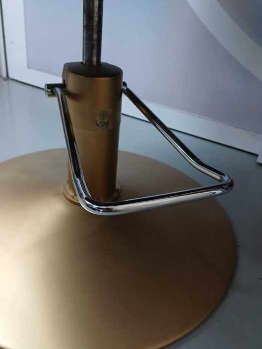 Cadeira Hidráulica Dourada