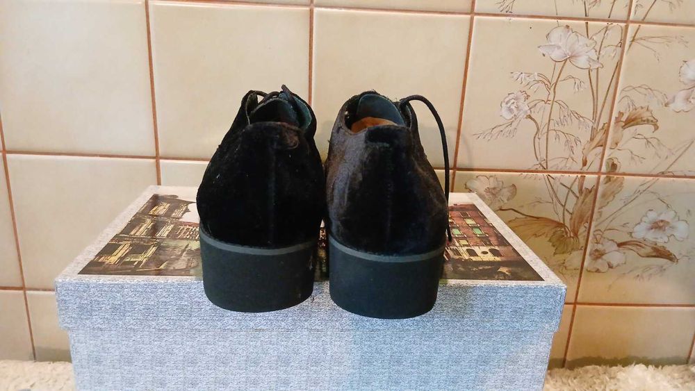 Obuwie Welurowe Ryłko 38 (24cm)