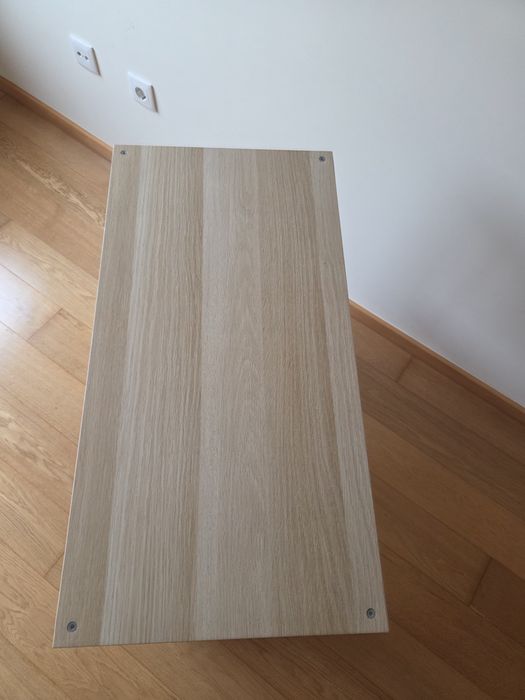 Estanta de madeira do IKEA
