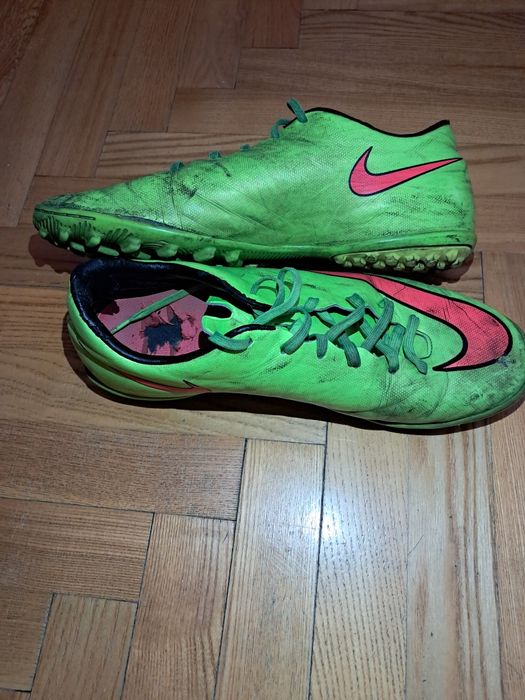 Сороконожки, бутсы, копы, футзалки Nike HypervenomX Phelon II TF.