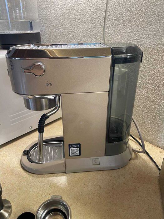 Кавоварка De'Longhi рожкова
