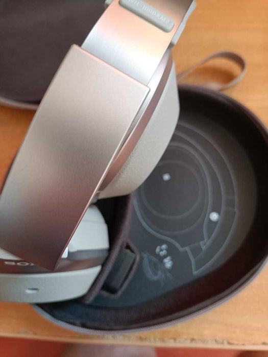 Беспроводные наушники с шумоподавлением SONY WH-1000XM2