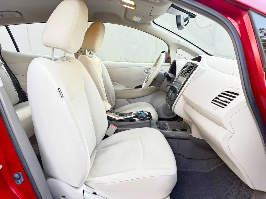 Nissan LEAF S      2015