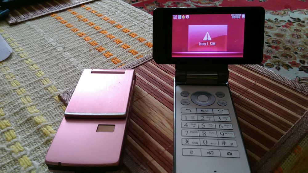 2Telefon Sharp białe kruki  !!!