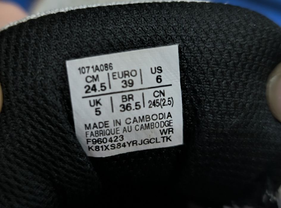 Buty Asics Upcourt 5 do siatkówki,na halę. Rozm. 39 24,5cm