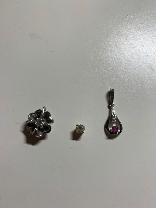 złote zawieszki z brylantami