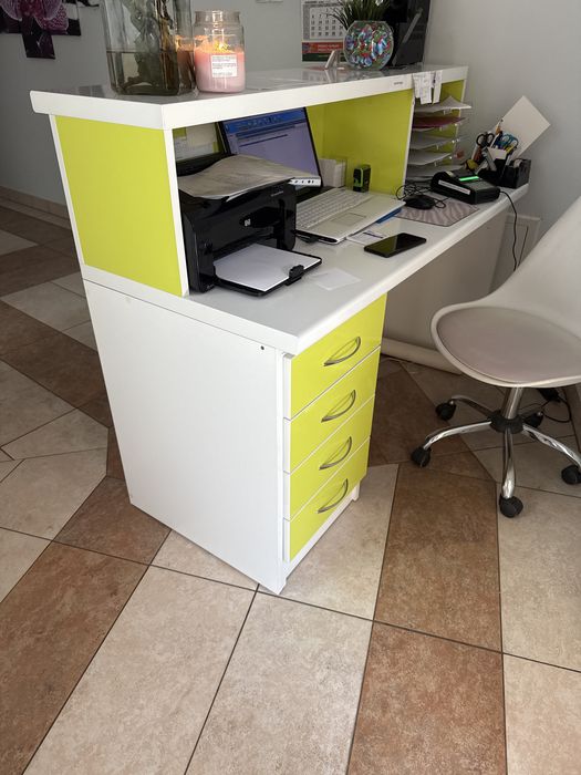 Lada recepcja z 4 szufladami stan bardzo dobry