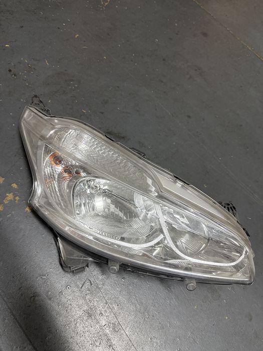 Farol Opel Corsa D