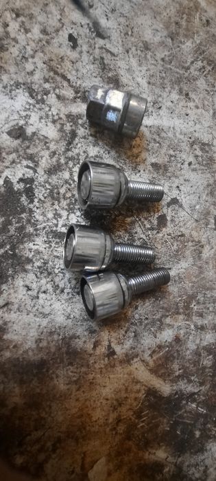 Szpilki antykradziezowe mercedes