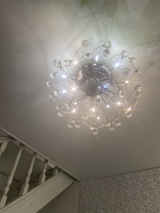 Люстра в хорошому стані