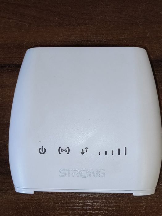 Маршрутизатор STRONG 4G LTE 300M