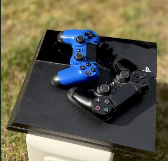 PlayStation 4 PS4 + 2 pady + 10 gier FIFA 23, Tekken 7 - 100% sprawna IGŁA