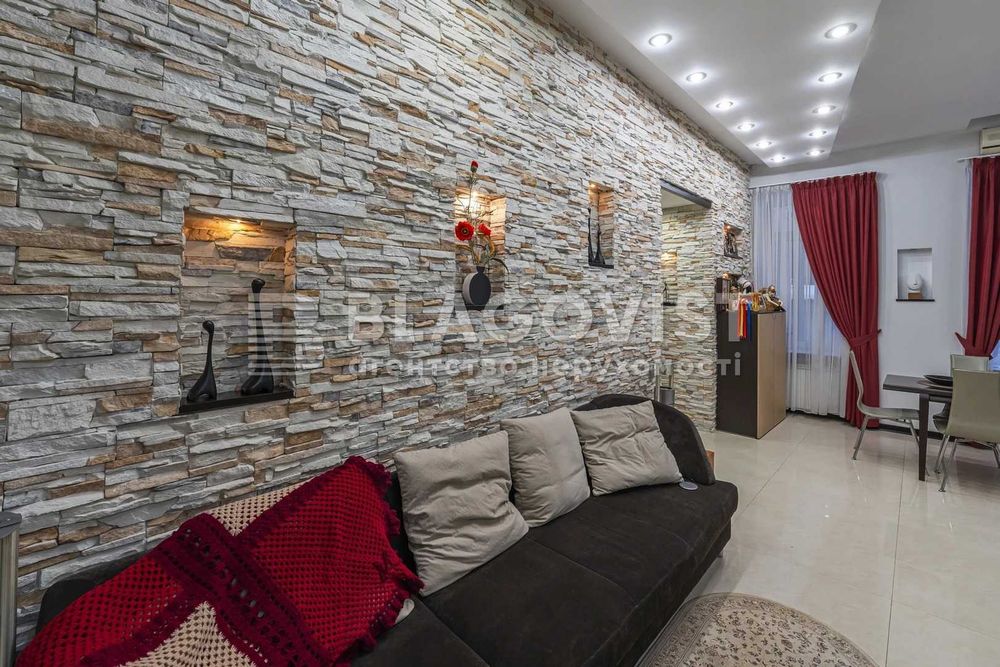 Apartment in Kyiv, Pyrohiv - View 3