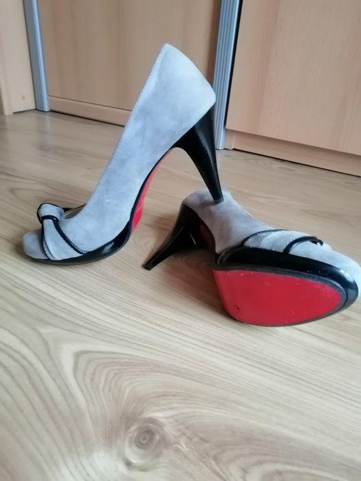 Czułenka na obcasie