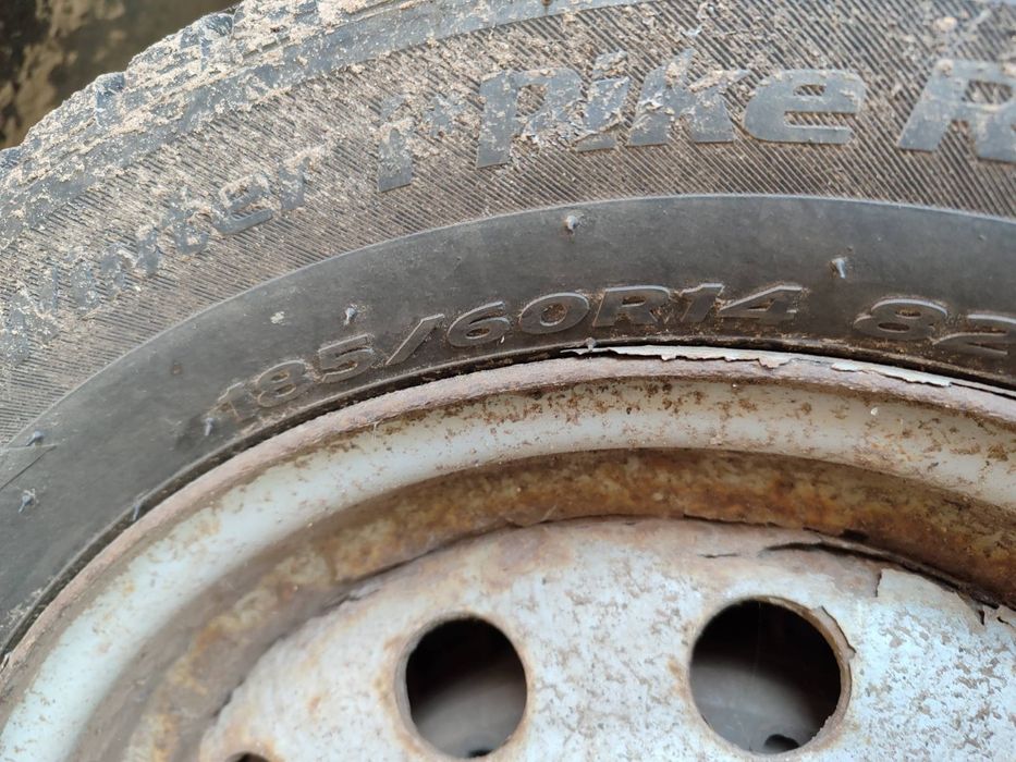 Шини r14 та r13 зимові добрий стан .