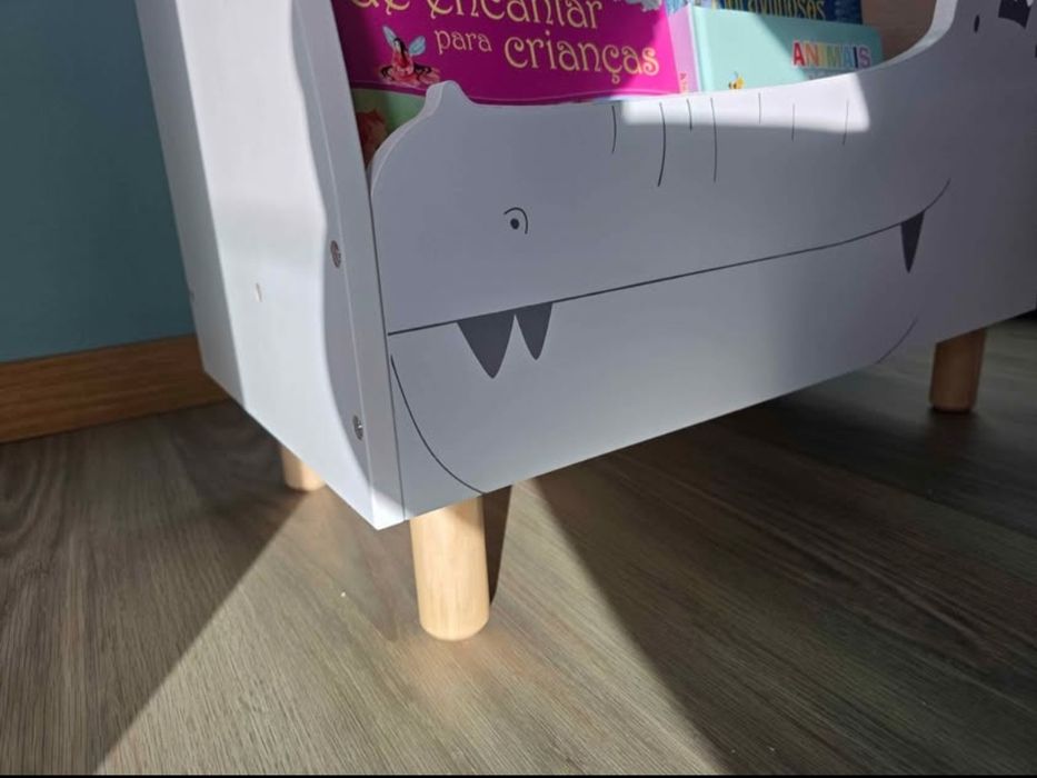 Móvel Livros e Brinquedos