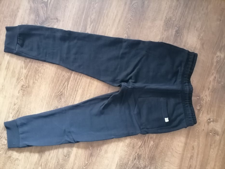 Chłopięce spodnie firmy Reserved rozm 146