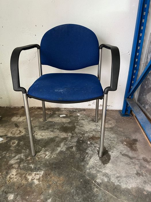 Cadeiras e bancos diversas