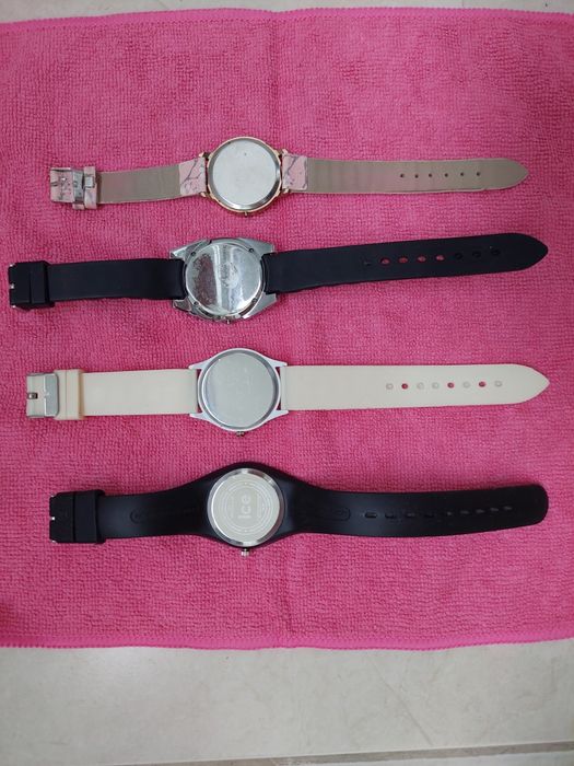 Часы наручные золотистые playboy