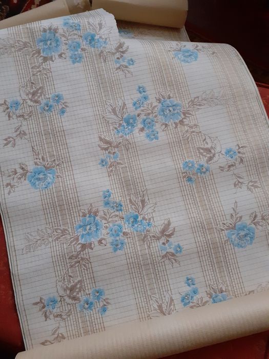 Обои бумажные  остатки