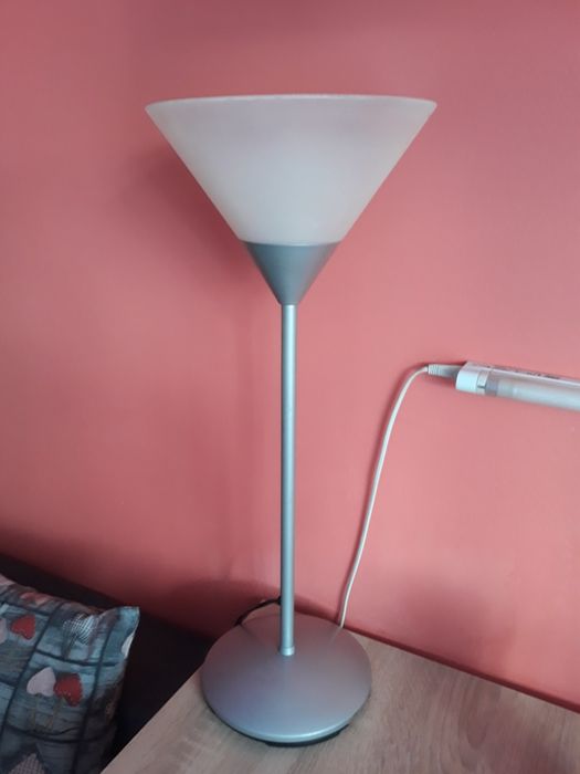 Sprzedam lampę podłogową