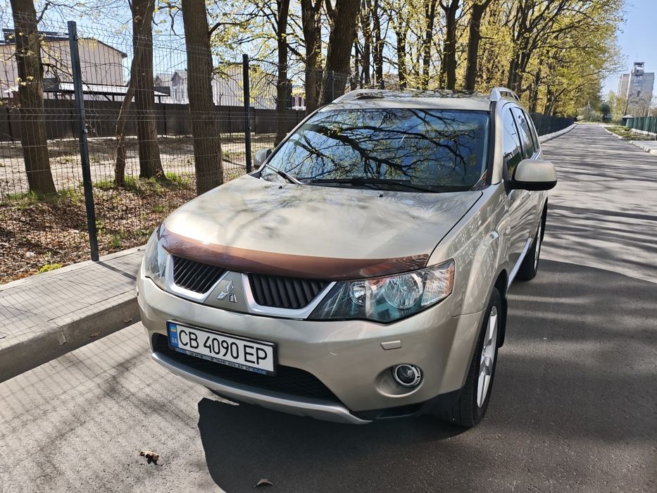 Mitsubishi Outlander XL