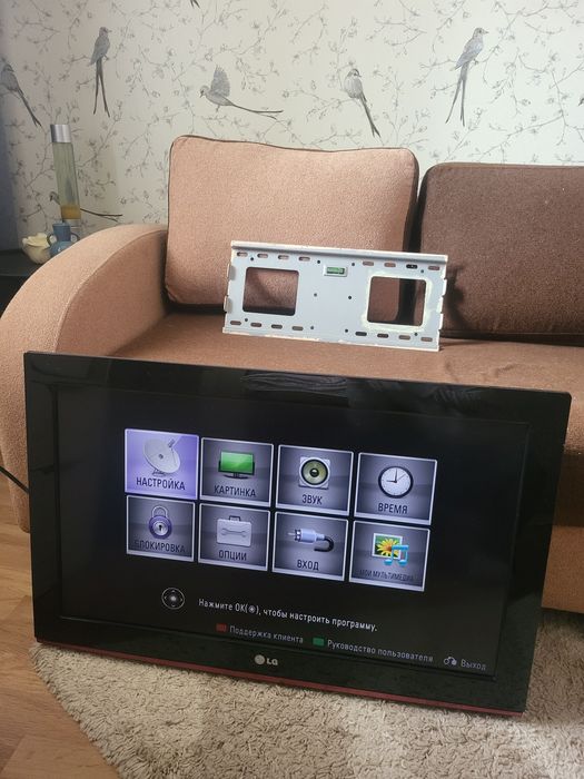 LG 32" fullHD + крепление на стену