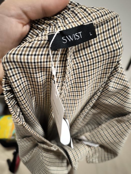 Garnitur w kratę z kamizelką