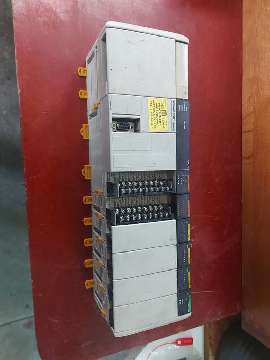 Autómatos e consolas omron usados