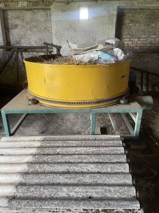 Обляднання для брикетів з соломи