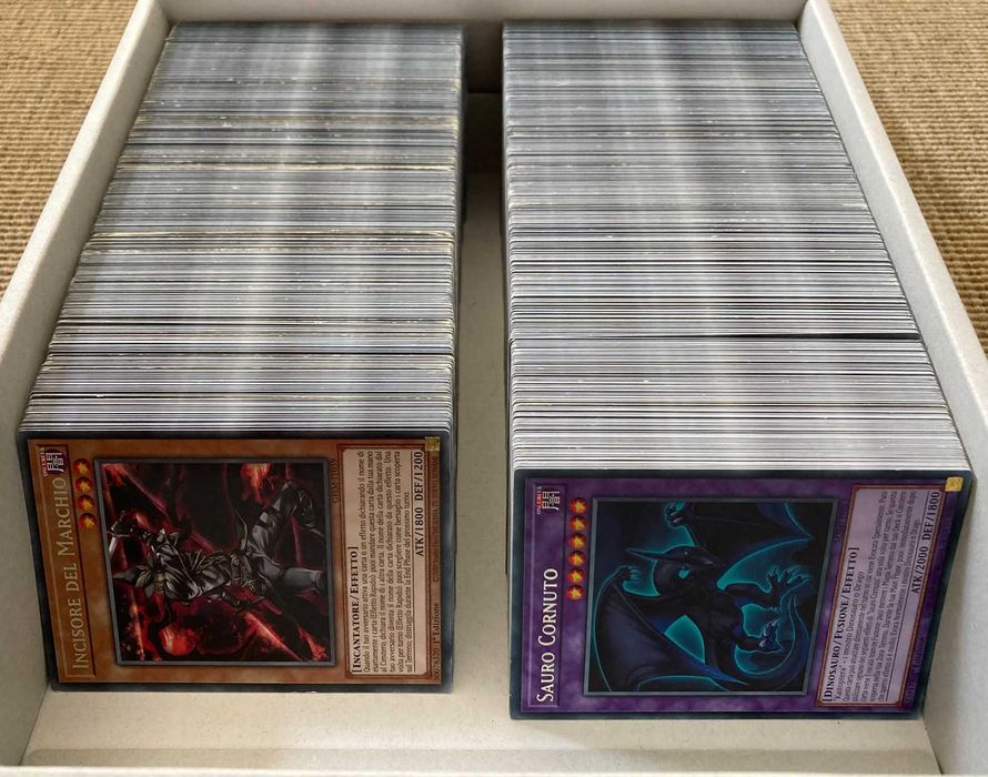 Conjunto de ~820 Cartas Bulk de Yu-Gi-Oh! em Italiano