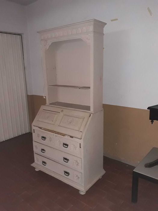 Escrivaninha em madeira