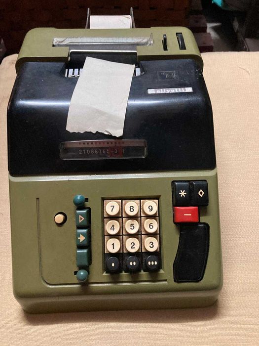 Máquina de calcular OLIVETTI