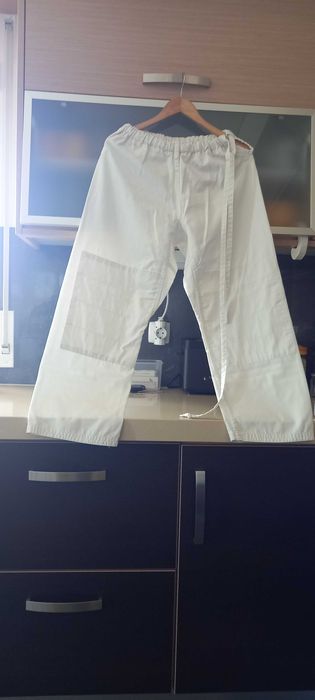 Fatos de Judo, Karaté, cintos e acessório de protecção