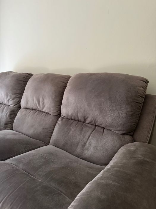 Conjunto de dois sofás e mesa