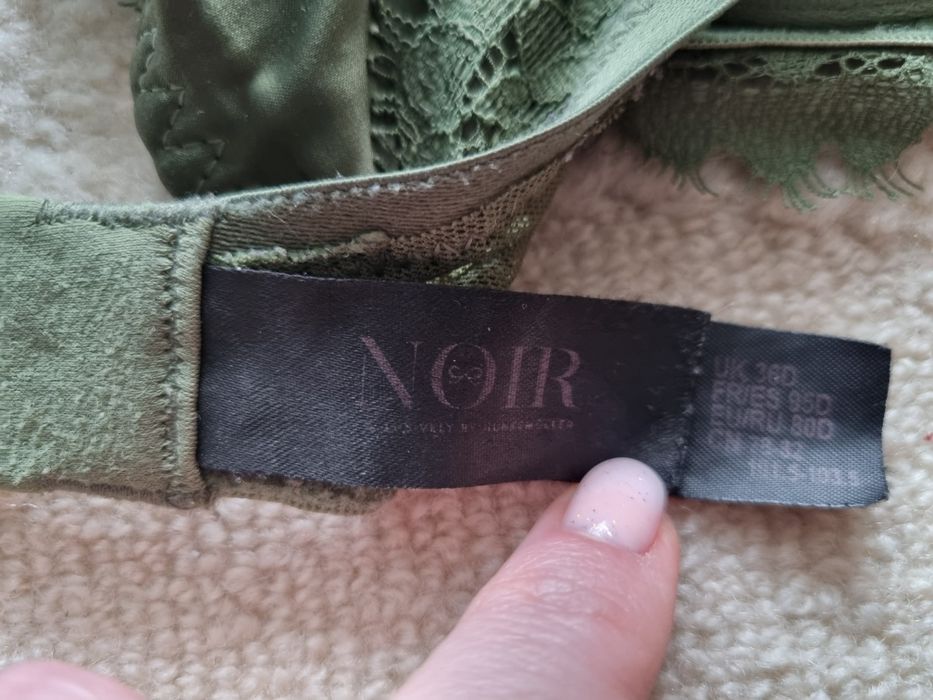 Biustonosz Hunkemoller Noir - 80D
Serdecznie polecam!