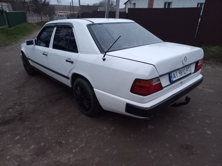Mercedes-Benz E 124 260 (avtomat)