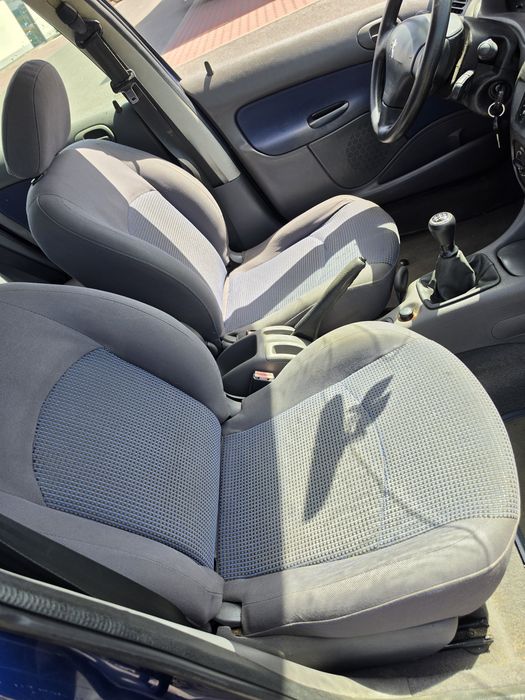 Peugeot 206 1.1   ano 2002