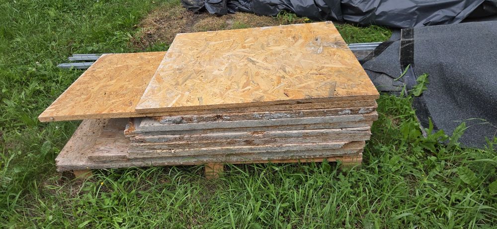 Materiały budowlane po budowie – płyty OSB, drewno, palety
