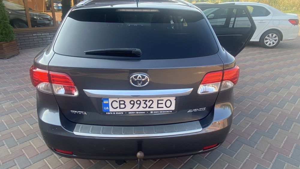 Продам тойота авенсис т27 автомат универсал 2013гв дизель 2,23