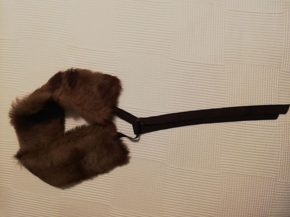 Gola em Pele de coelho castanha