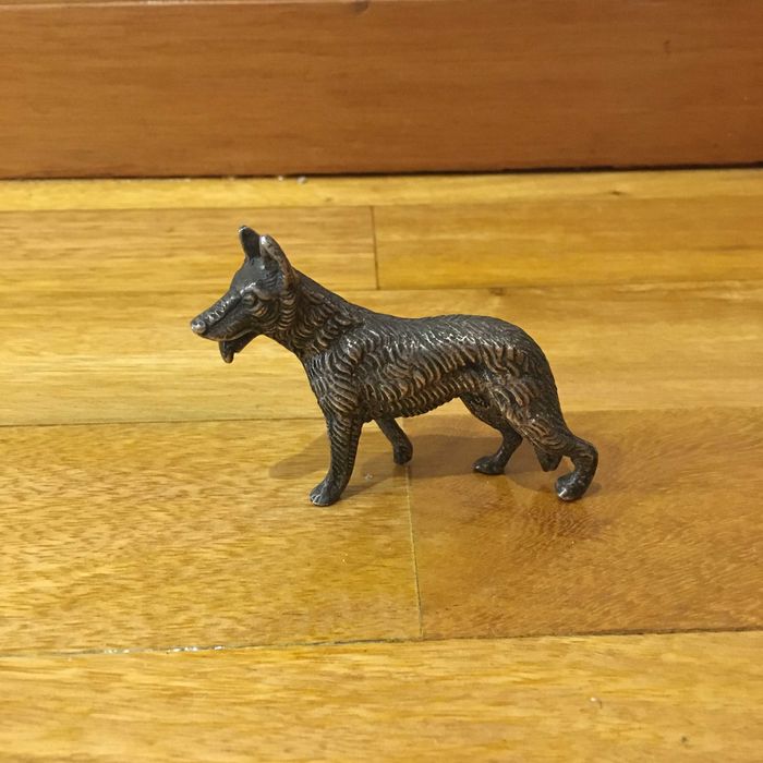 CÃO EM METAL - MEDIDAS: 8x5cm